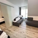 Im Stadtzentrum Mit W-lan Sweet Apartmán *